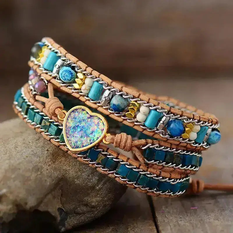 Pulsera de cuero con ópalo y corazón azul