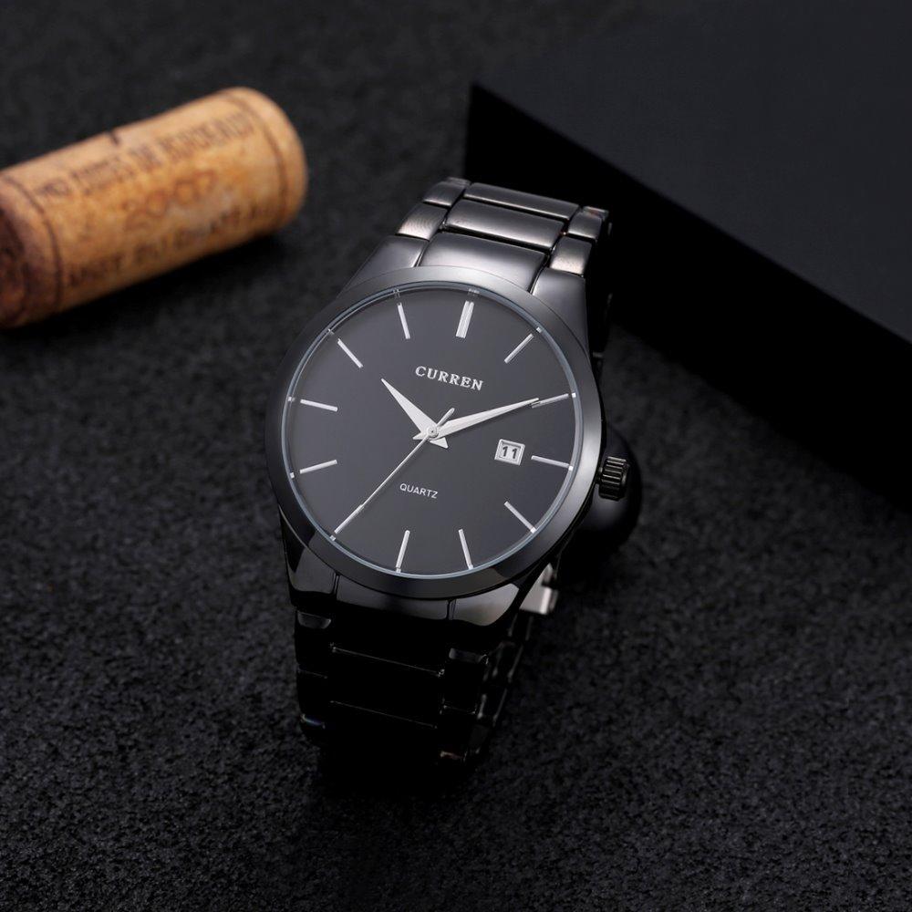 Reloj de pulsera analógico de lujo para negocios.