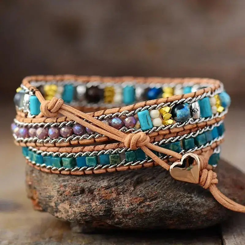 Pulsera de cuero con ópalo y corazón azul