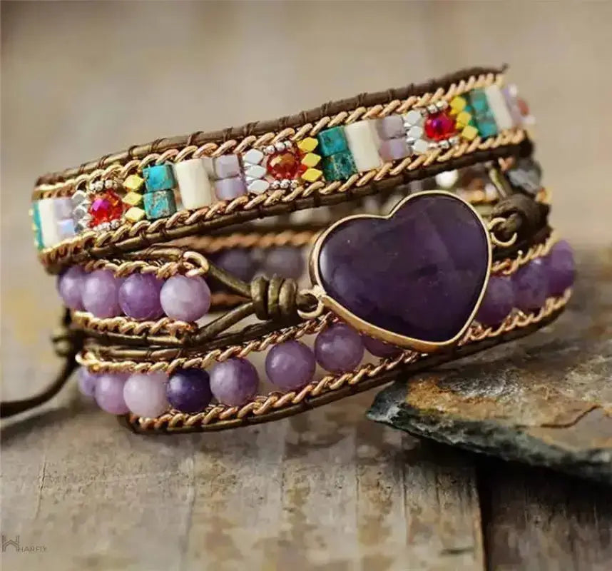 Pulsera envolvente con corazón de amatista