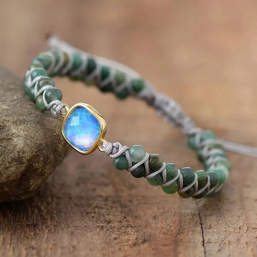 Pulsera con dijes de ópalo de jade